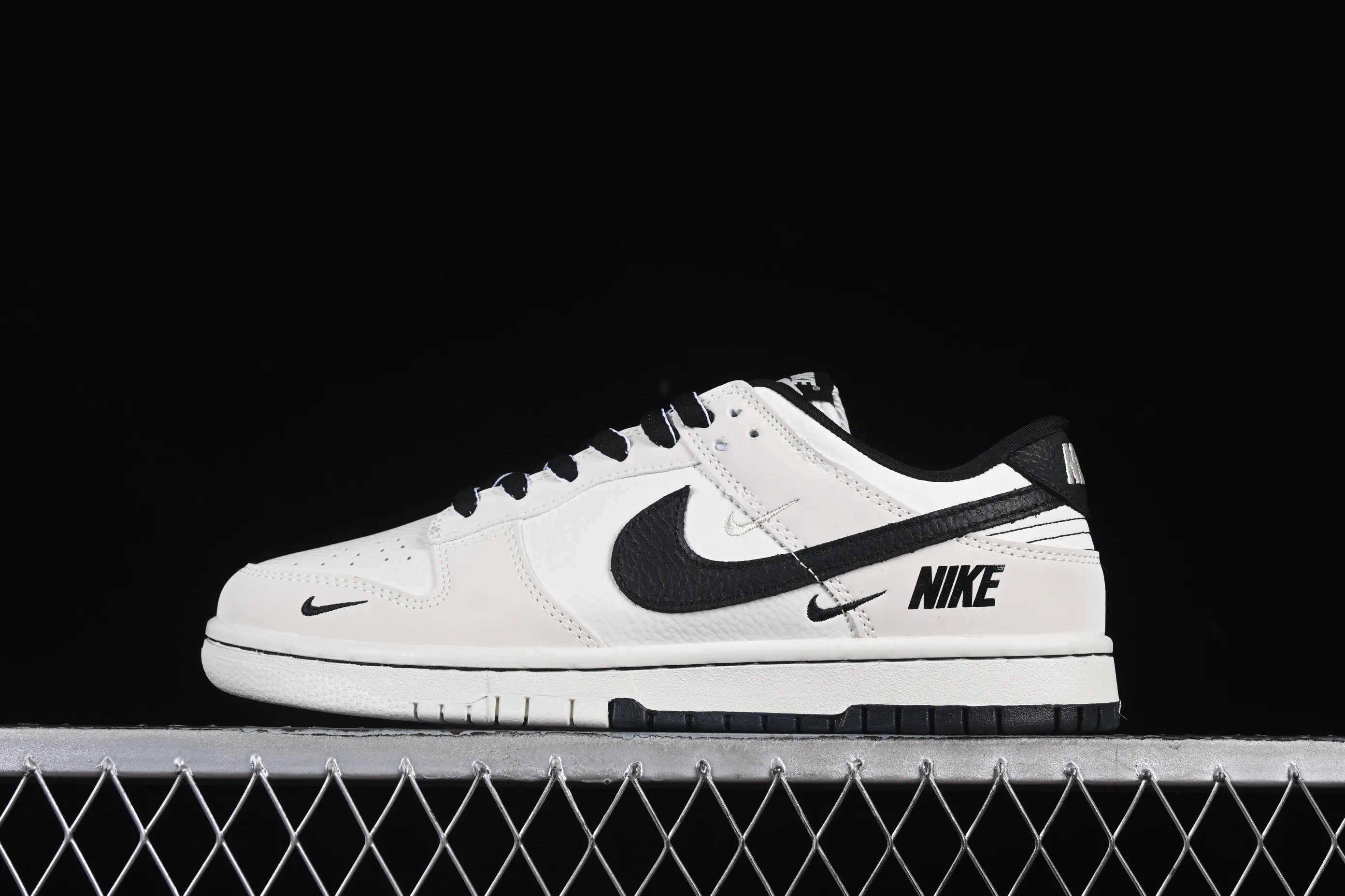 All Categories Nk SB Dunk Series Nk SB Dunk Low High-end Customized Low-top Shoes Nike SB Dunk Low Joint Three Hooks Beige and Black Color Low-top Casual Sports Skateboard Shoes SC9207-400